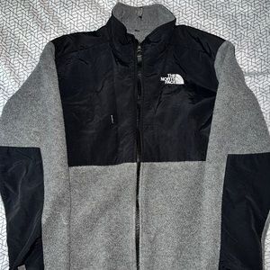 Boys North face Sweater